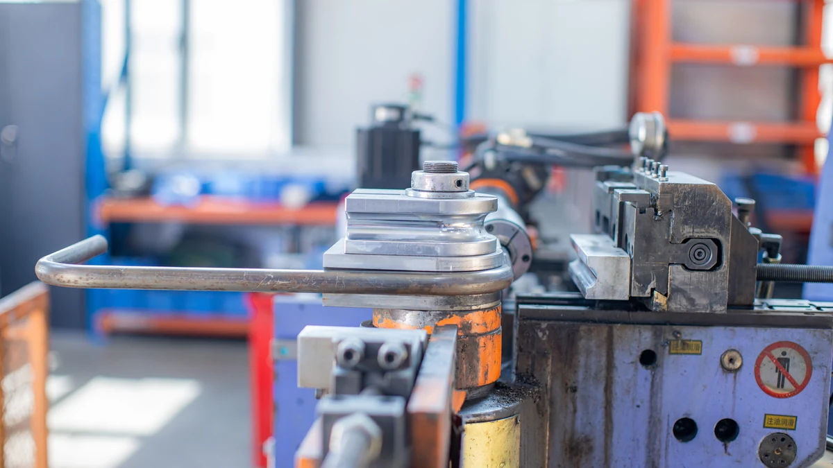 Doblado de tubos CNC y procesamiento en Komaspec
