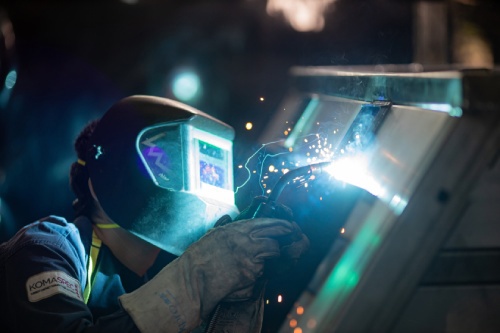 Manual welding at Komaspec