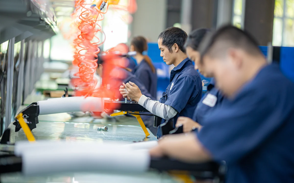 Líneas de manufactura y ensamblaje de precisión de Komaspec