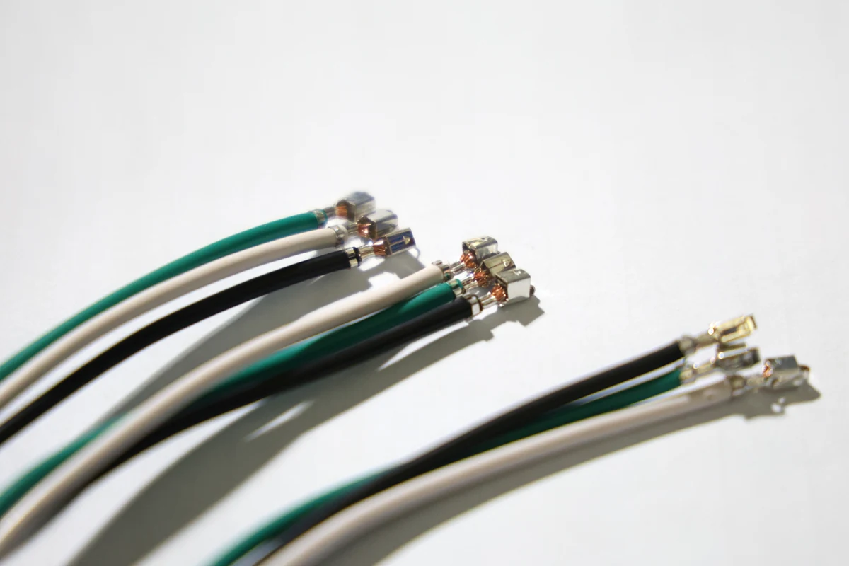 Wire harness assembly with crimped terminal connectors on individual leads